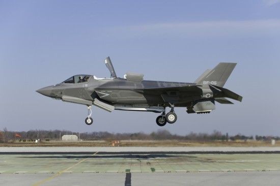 Mỹ sẽ trang bị máy bay chiến đấu F-35 cho tàu sân bay Gerald R. Ford